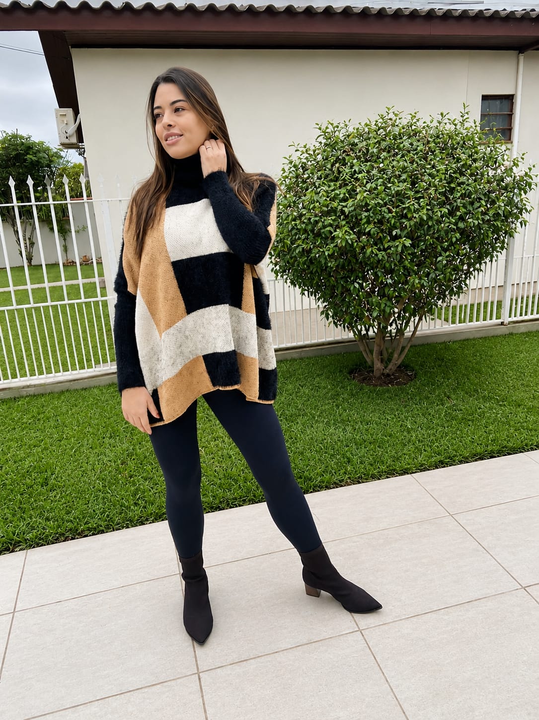 Capa Poncho Tricot Gola Alta Malhas Cida Estampa Geométrica Inverno - Delas House